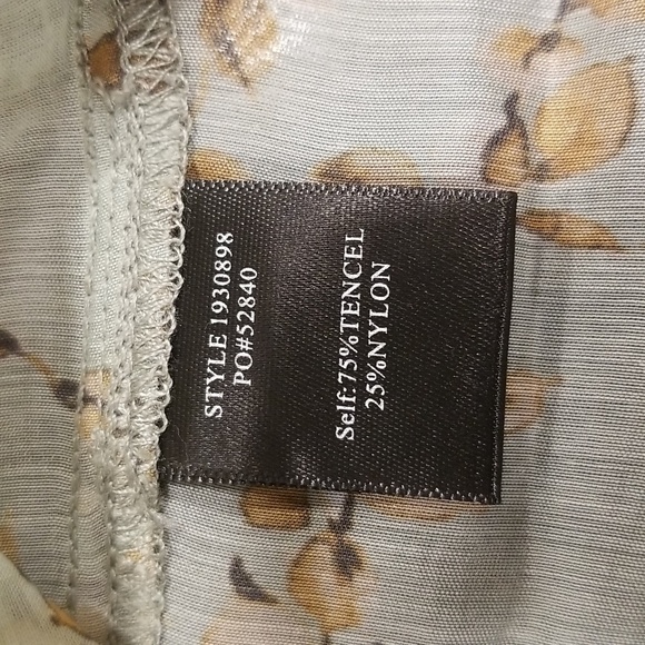 💕CURRENT AIR💕 Smocked Waist Split Neck Blouse ~ Sage Botanical Print S NWT - Picture 10 of 11